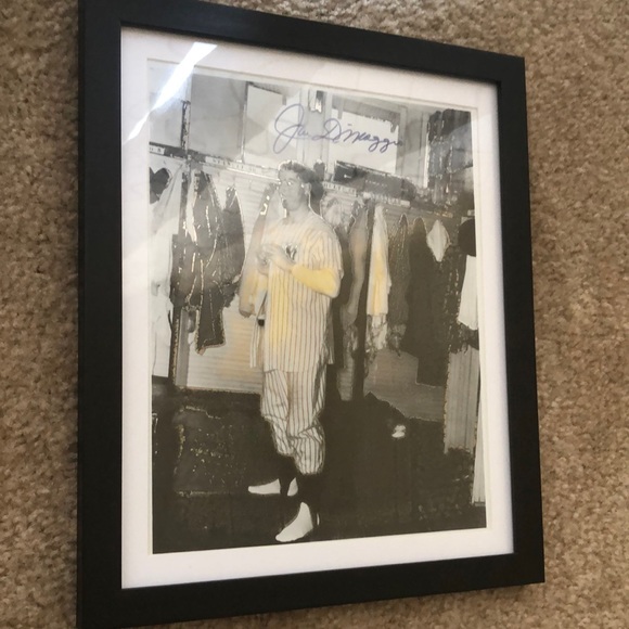 Joe DiMaggio Autographed 8x10 Photo with Certificate of Authenticity - Picture 2 of 9